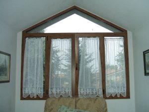 Realizzazione di finestre in legno per privati a Spilamberto