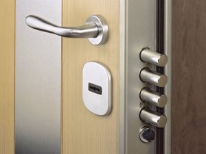 dettaglio di porta blindata per privati