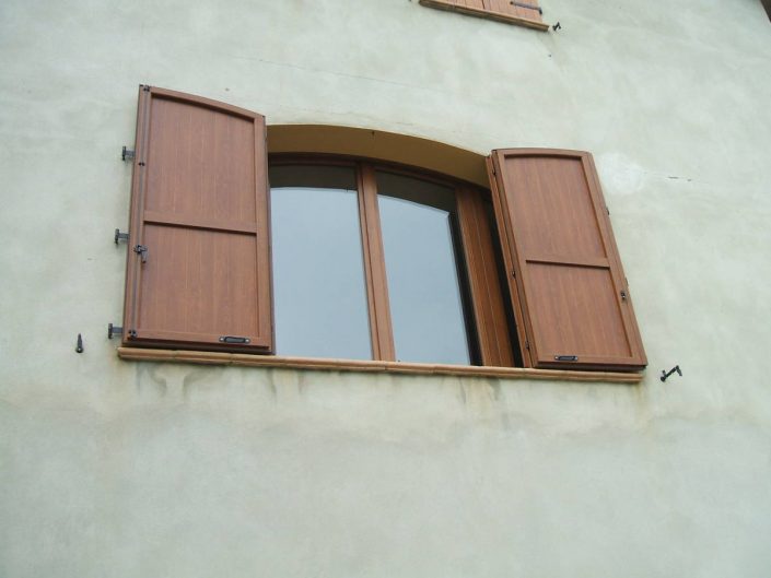 Scuri in legno su misura