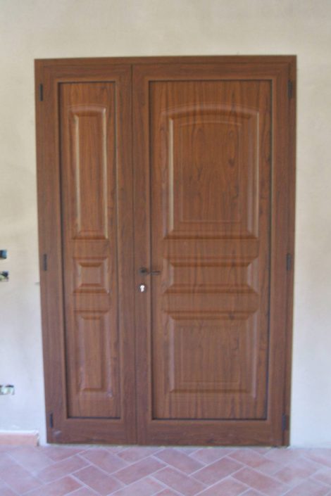 Realizzazione di porta in legno - Serramenti Clò
